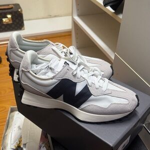 BNIB New Balance 327 Sneakers